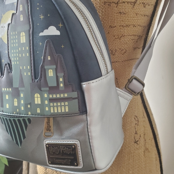 💙RARE💙 Loungefly Harry Potter Hogwarts Castle Mini Backpack Hedwig - Picture 5 of 16